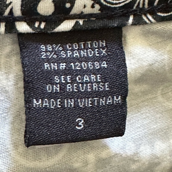 Disney Alice In Wonderland 4 Button Black & White Filigree Denim Shorts Cuffed - Picture 9 of 11